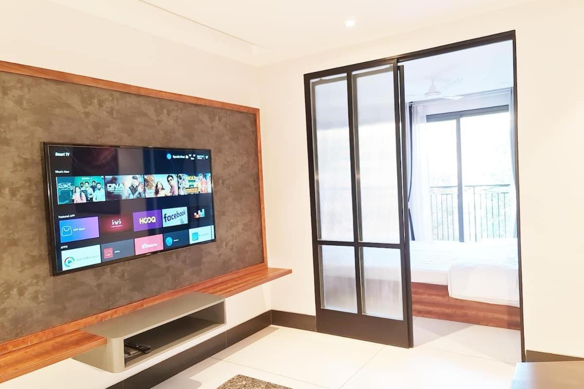 Apt# One-Four-Two - With Lift - High Speed Wifi - Smart Tv Nowe Delhi Zewnętrze zdjęcie